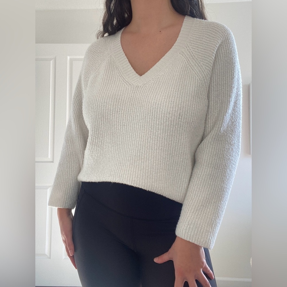 American Eagle white v-neck sweater